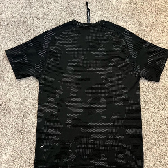 Lululemon Black and Gray Camo Athletic Short Sleeve Shirt - Picture 2 of 3